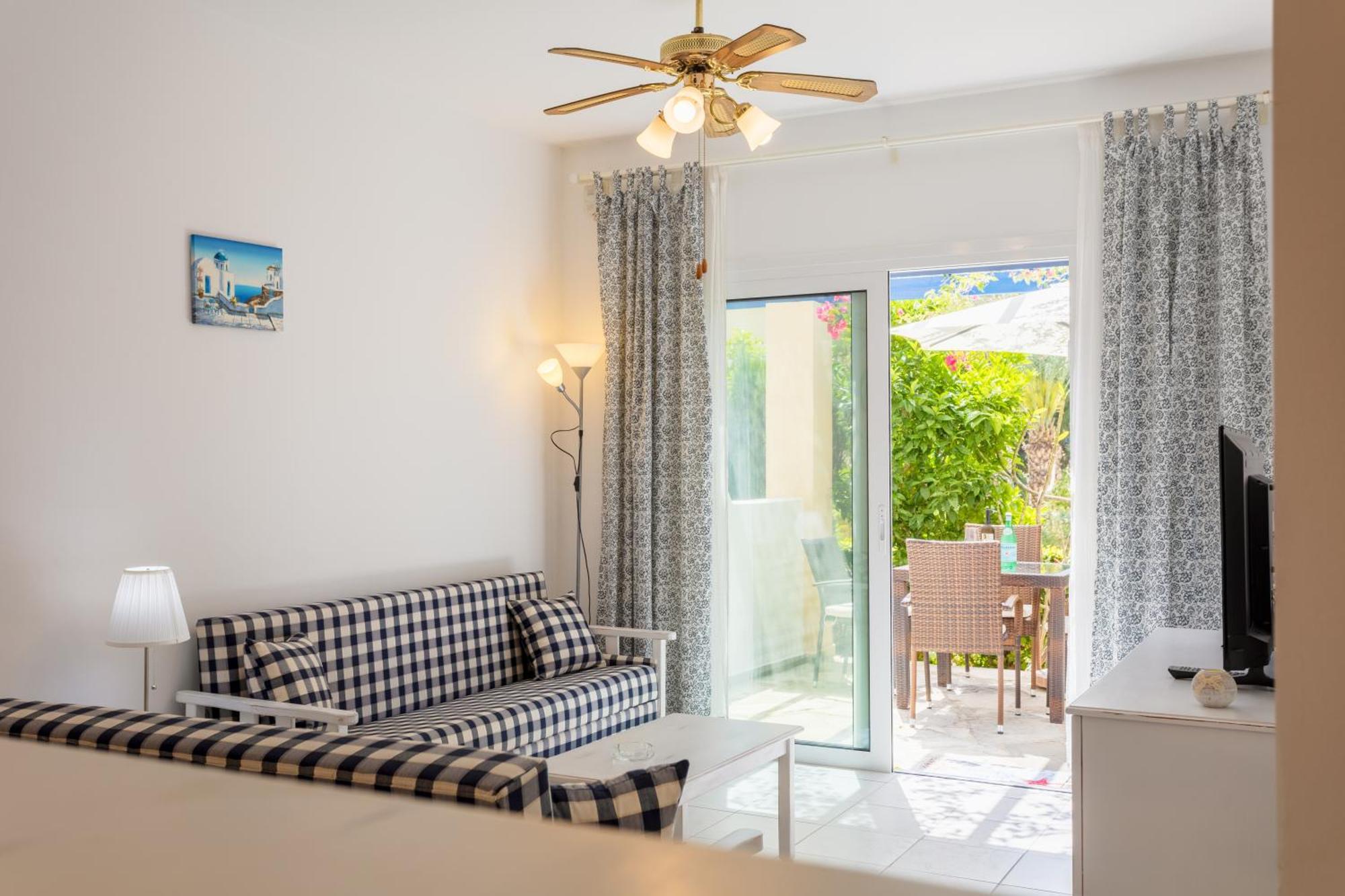 Regina Gardens Lovely Apartment Paphos Buitenkant foto