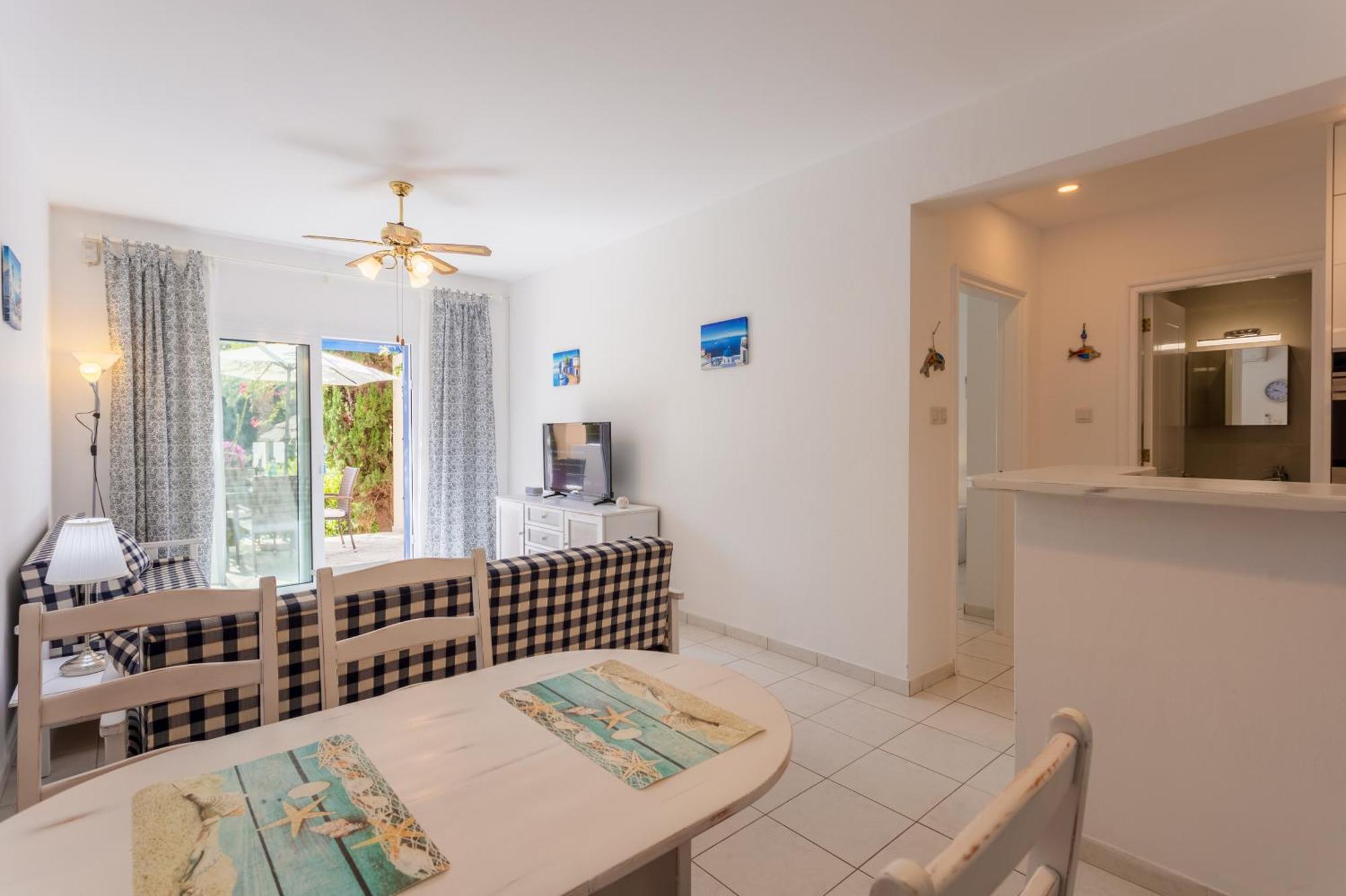 Regina Gardens Lovely Apartment Paphos Buitenkant foto
