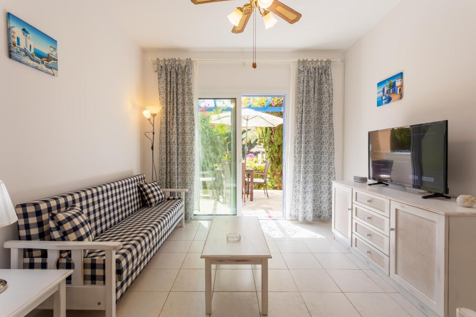 Regina Gardens Lovely Apartment Paphos Buitenkant foto
